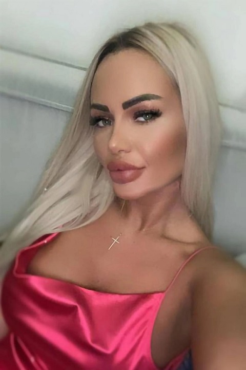 Проститутка Дарья 28 лет, у метро Горьковская  +7(981)809-84-20