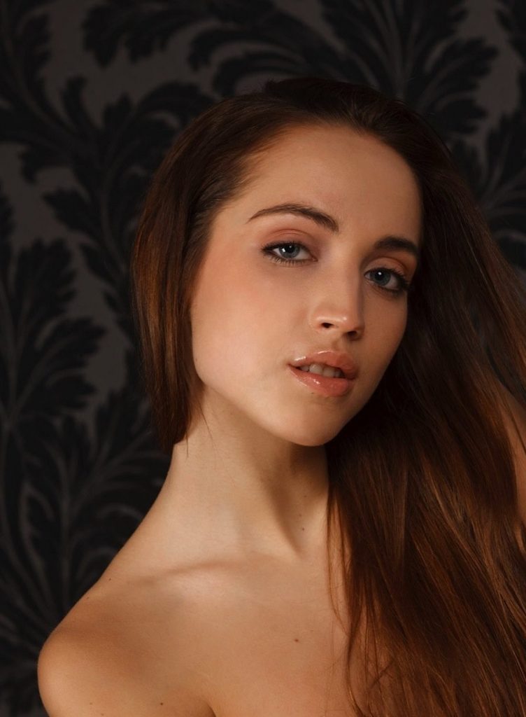 Проститутка Леночка 19 лет, у метро Парнас  +7(999)028-14-58