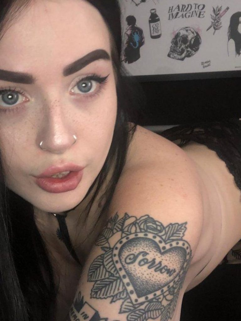 Проститутка Аля 20 лет, у метро Рыбацкое  +79811554285